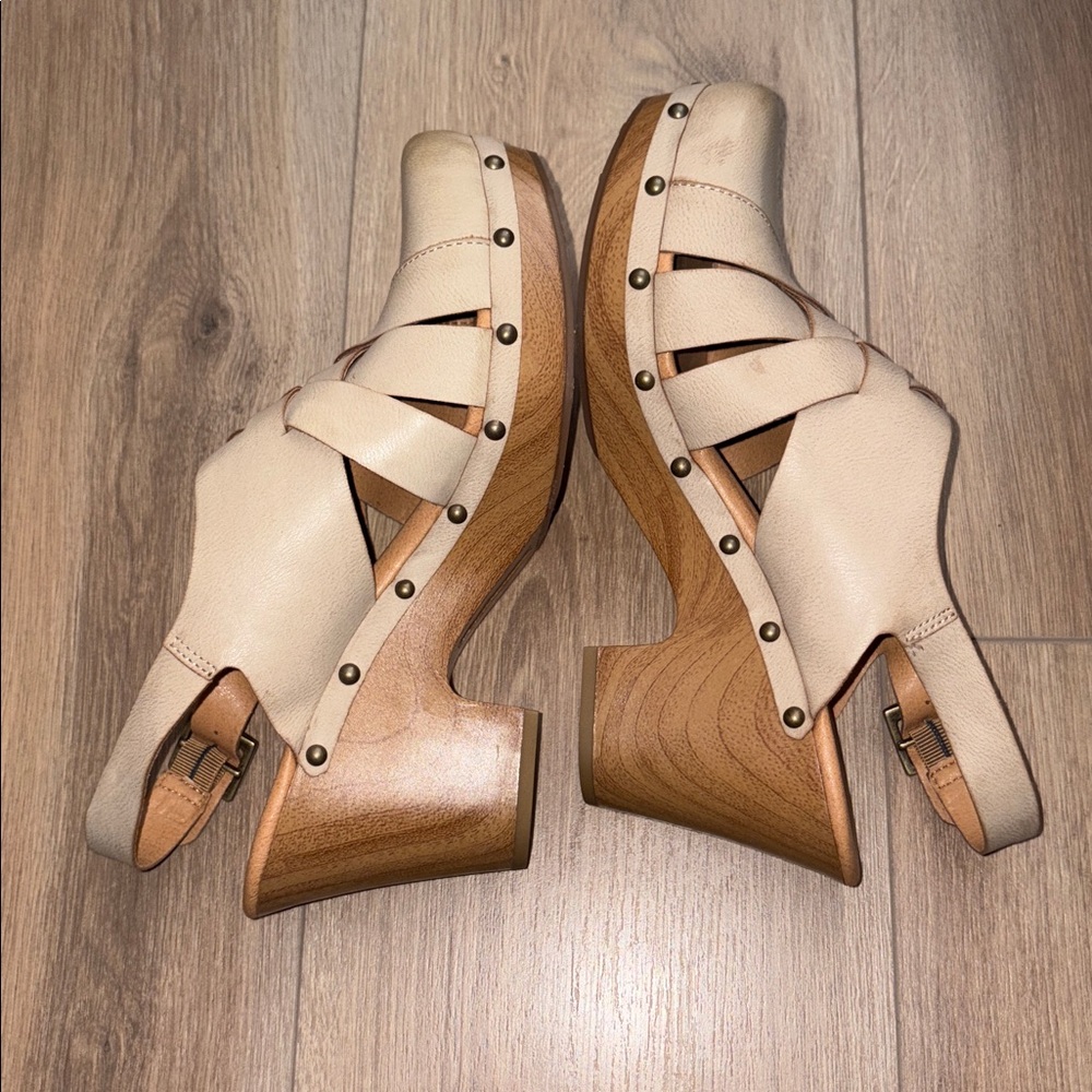 NWOT Korks Wynne Tan platform sandals, size 11M. - Picture 3 of 5